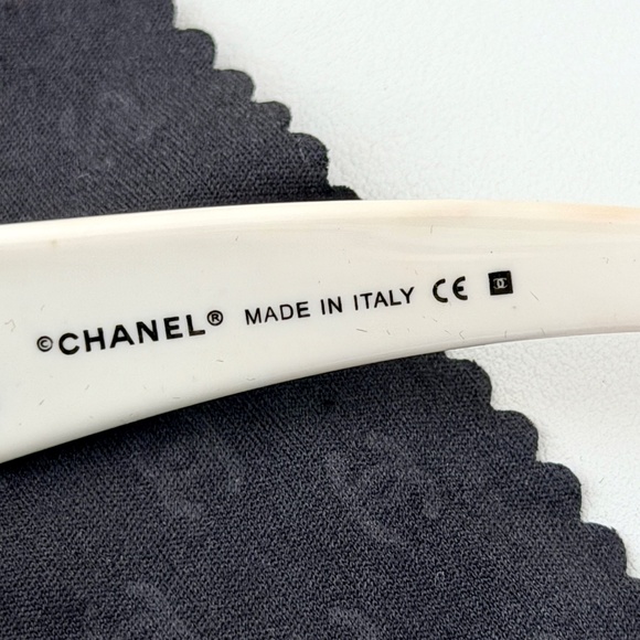 Authentic Chanel 4116 sunglasses - Picture 11 of 16